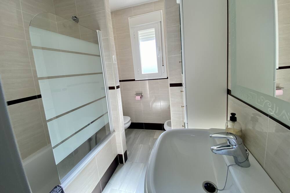 Photo of Bathroom in Rota