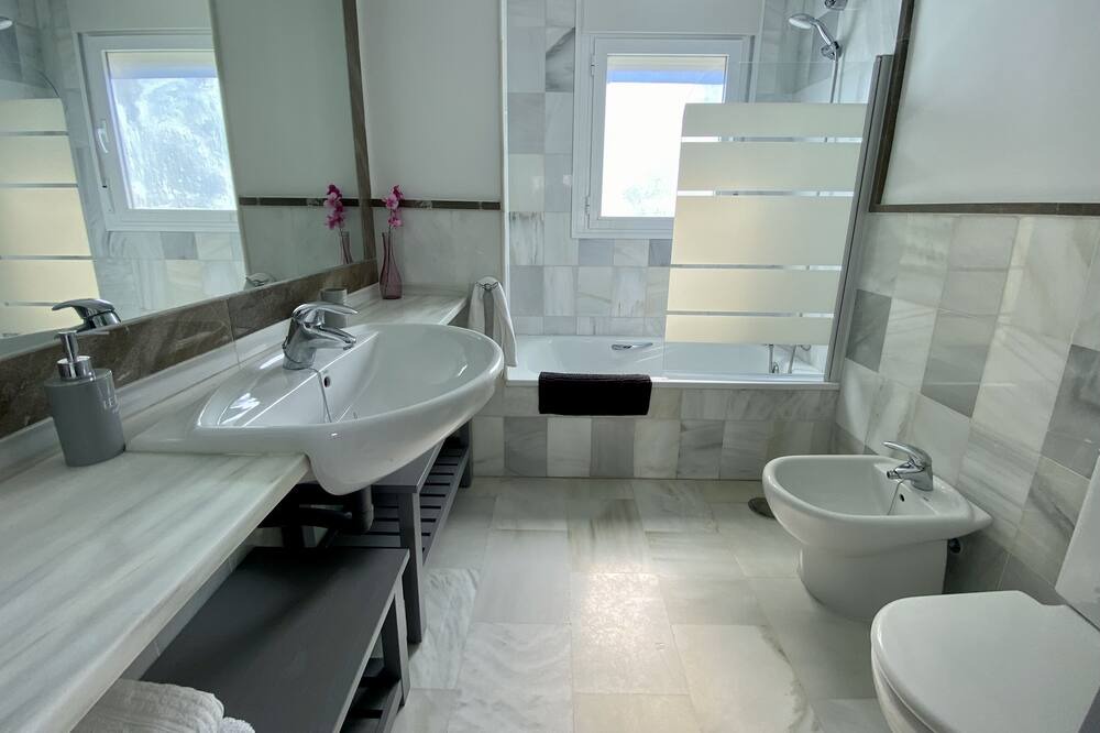 Photo of Bathroom in Rota