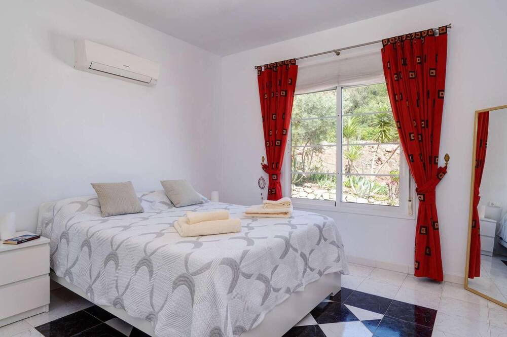 Photo of Bedroom in Almogia
