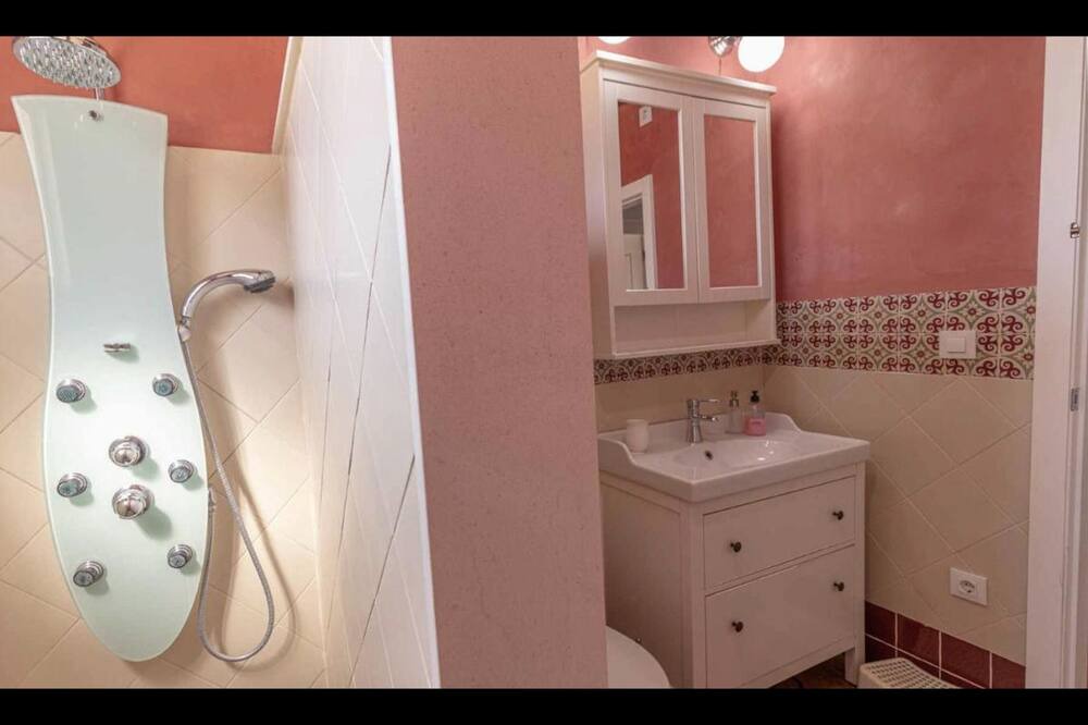 Photo of Bathroom in Lora Del Rio