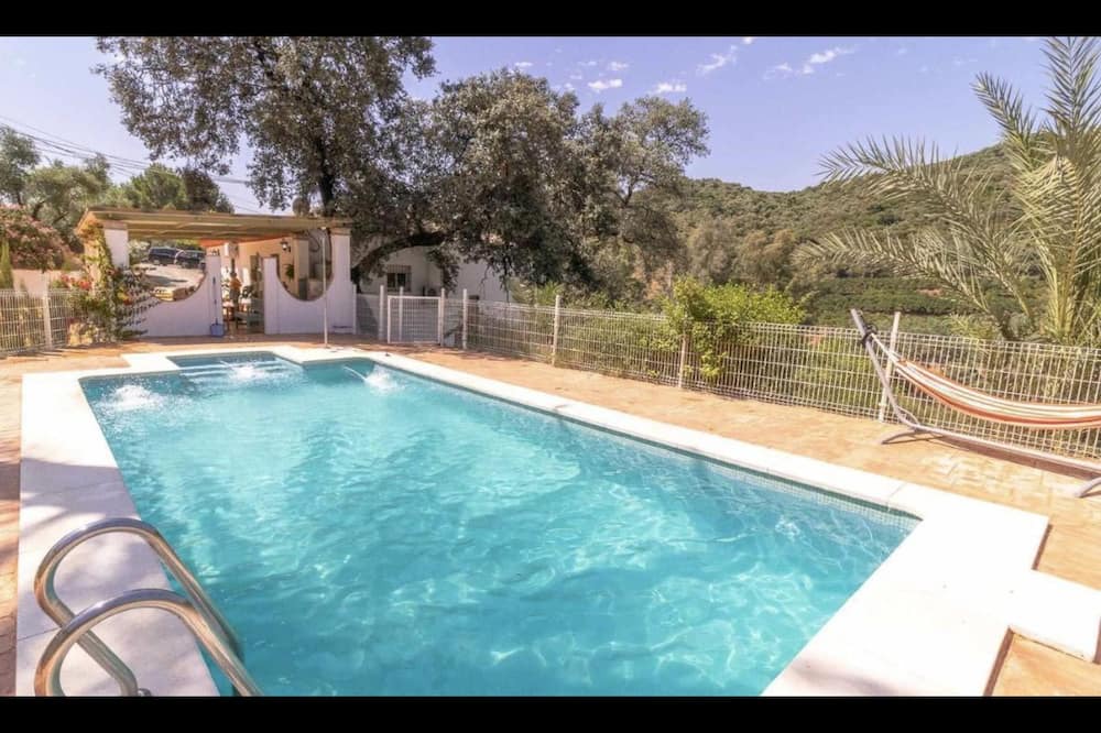 Photo of Outdoor in Lora Del Rio