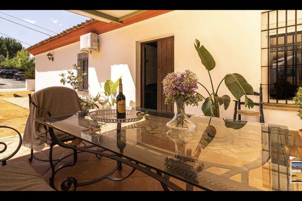 Photo of Patio Balcony in Lora Del Rio