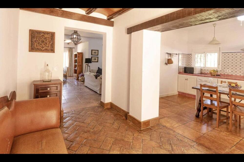 Photo of Livingroom in Lora Del Rio