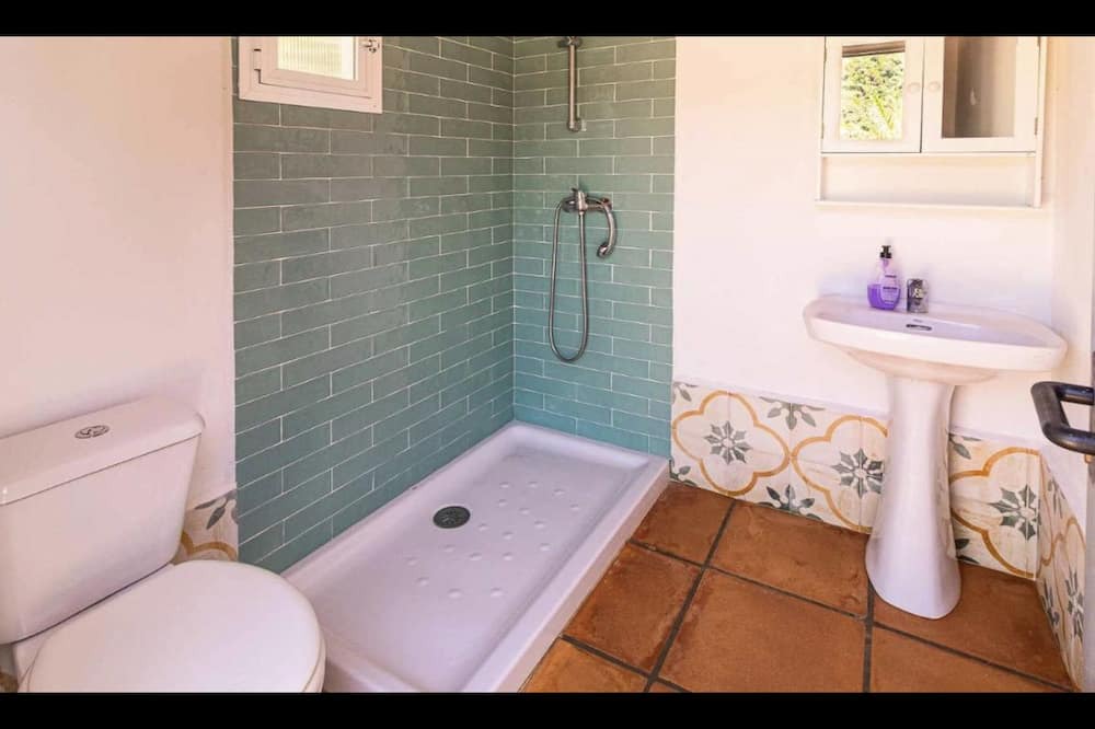 Photo of Bathroom in Lora Del Rio