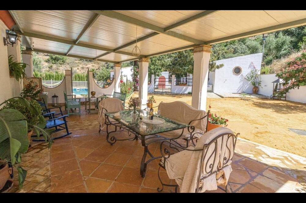 Photo of Patio Balcony in Lora Del Rio