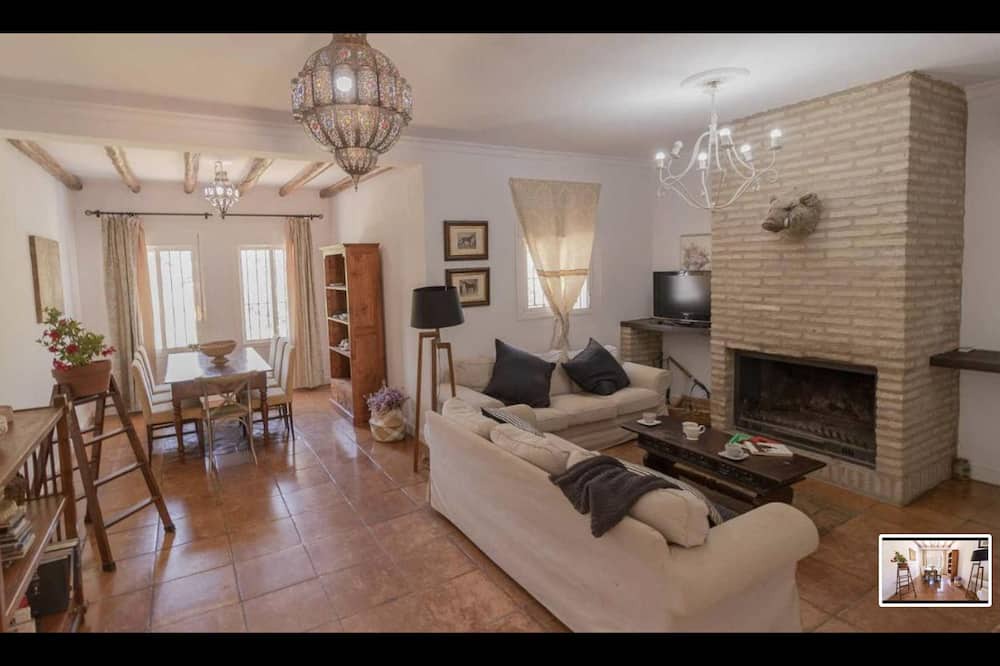 Photo of Livingroom in Lora Del Rio
