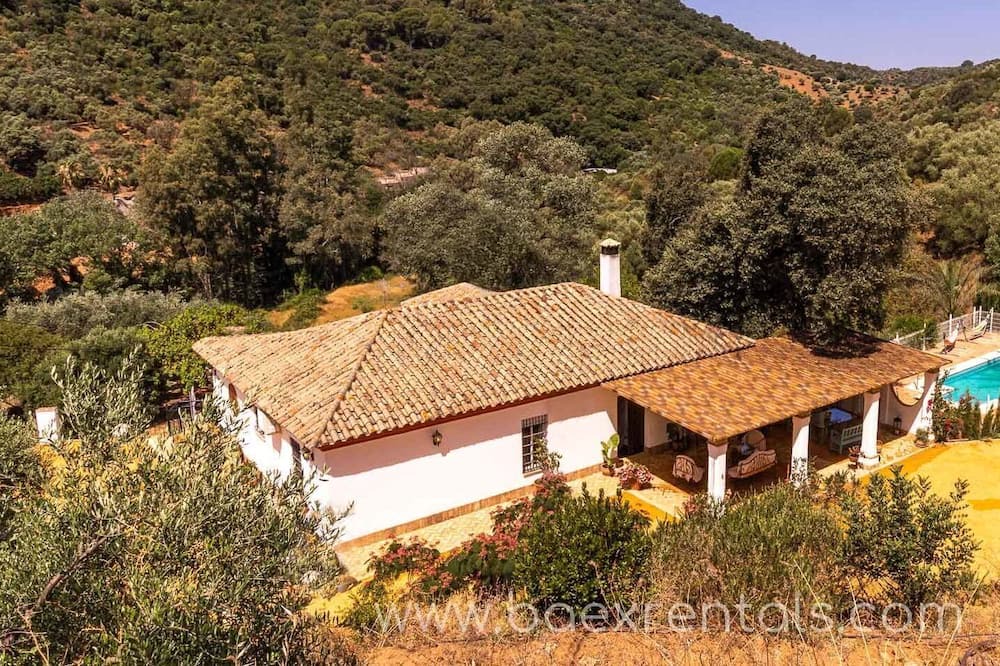 Photo of Outdoor in Lora Del Rio