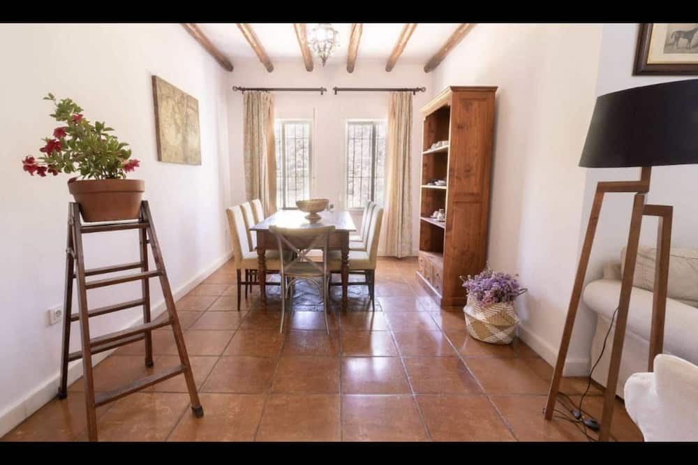 Photo of Livingroom in Lora Del Rio