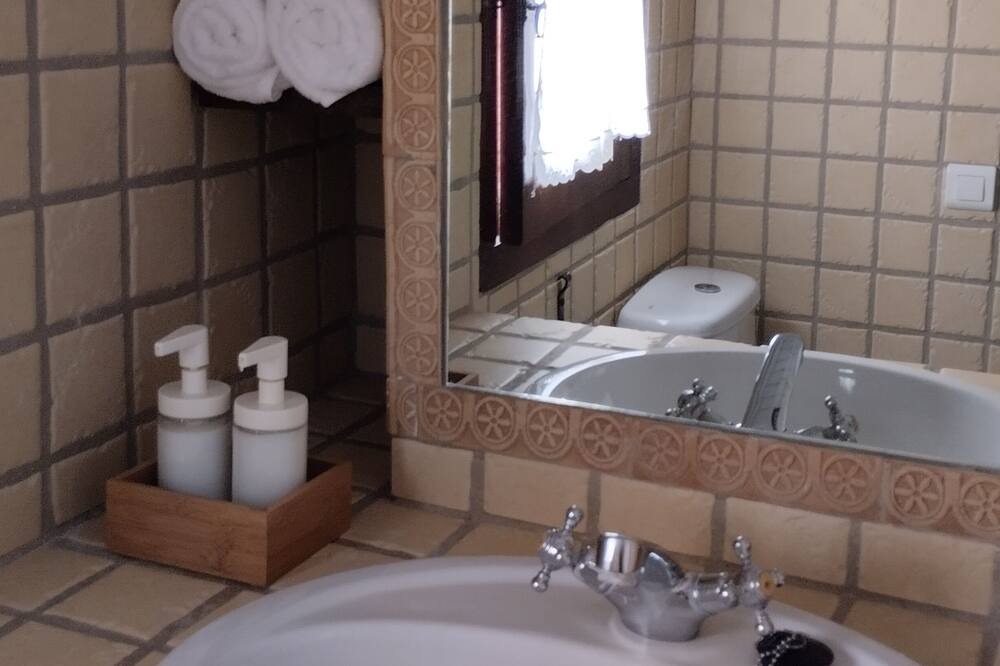 Photo of Bathroom in Genalguacil