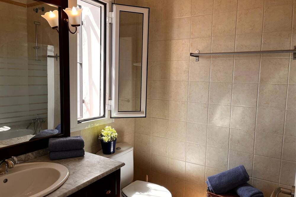 Photo of Bathroom in Arenas