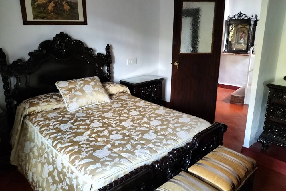 Photo of Bedroom in Benamahoma