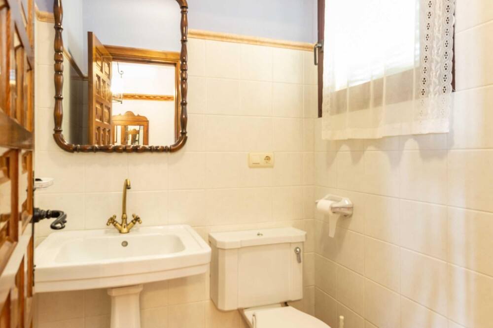Photo of Bathroom in Escuzar