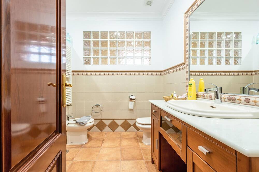 Photo of Bathroom in Salteras