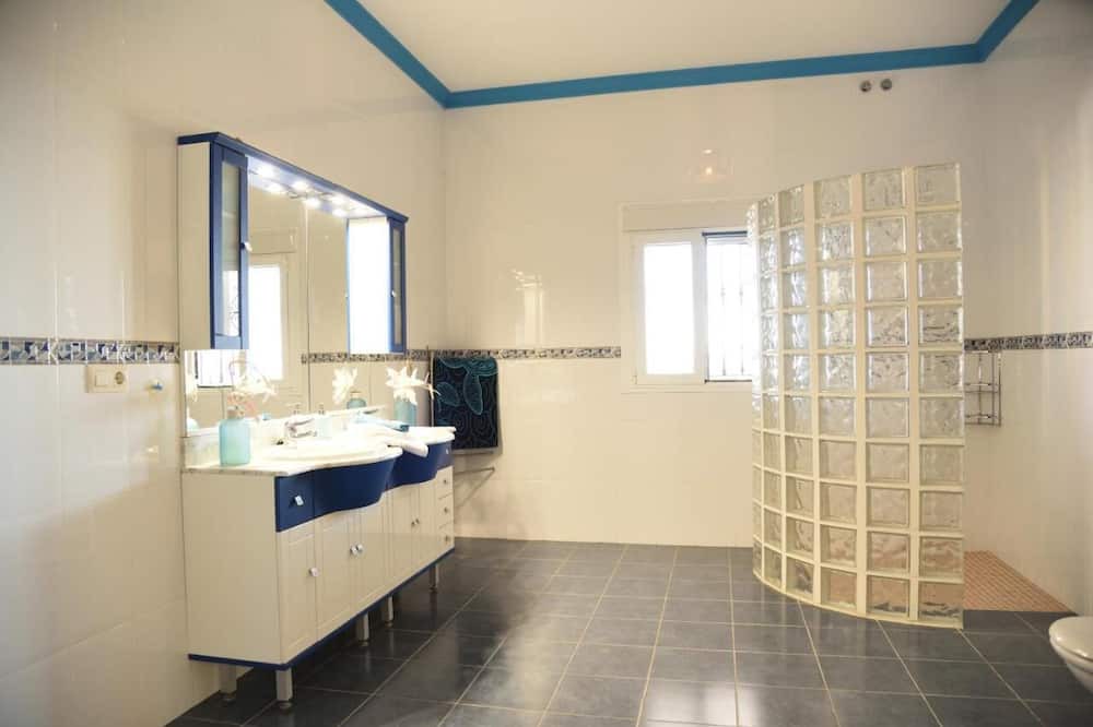 Photo of Bathroom in Lora Del Rio