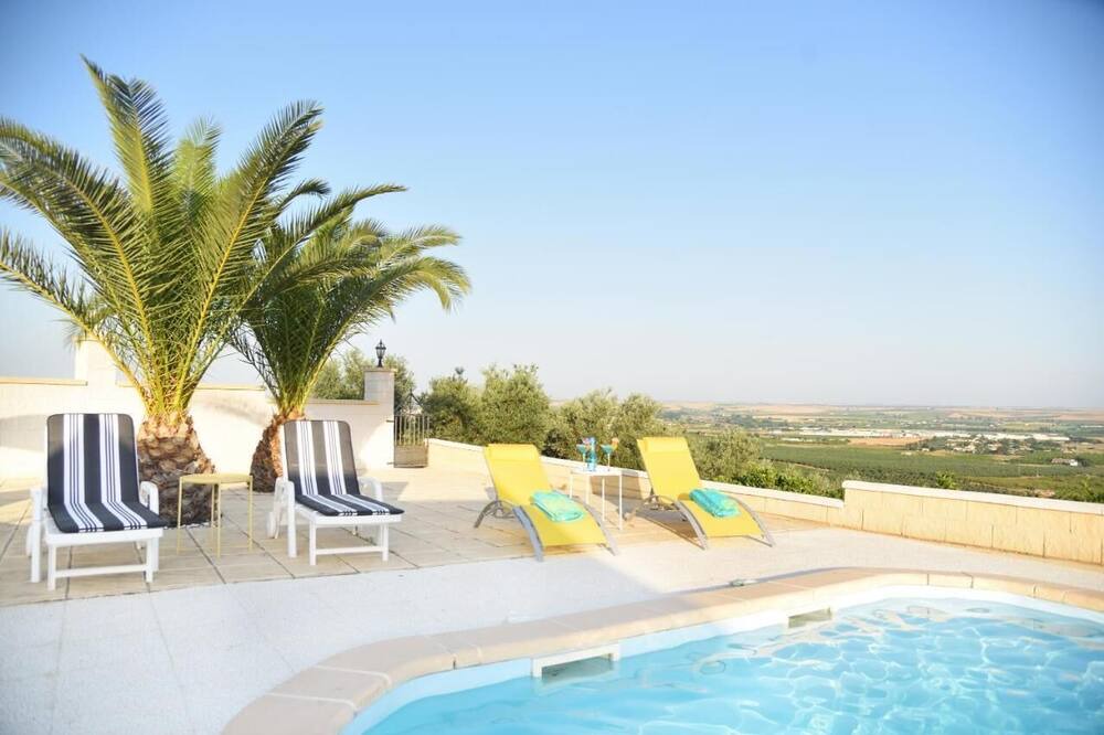 Photo of Outdoor in Lora Del Rio