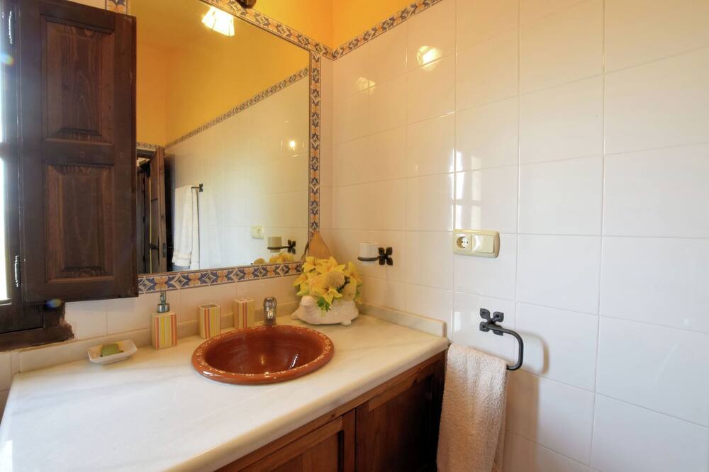 Photo of Bathroom in Canillas de Aceituno