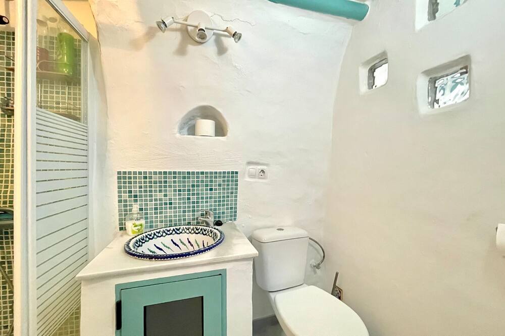 Photo of Bathroom in Cullar