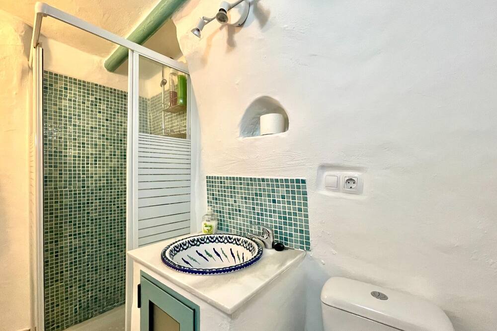 Photo of Bathroom in Cullar