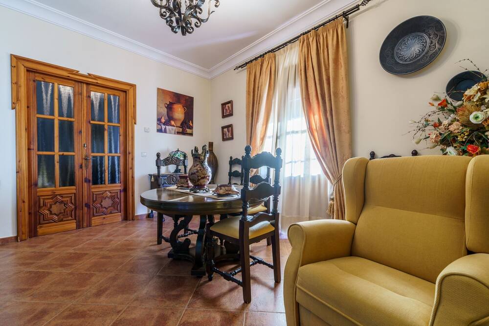 Photo of Livingroom in Alameda