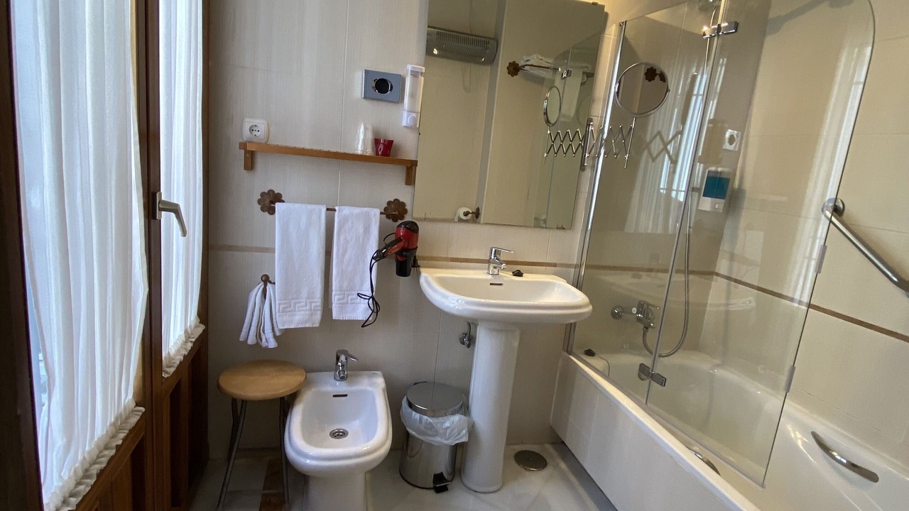 Photo of Bathroom in La Trinidad-San Juan y Todos los Santos