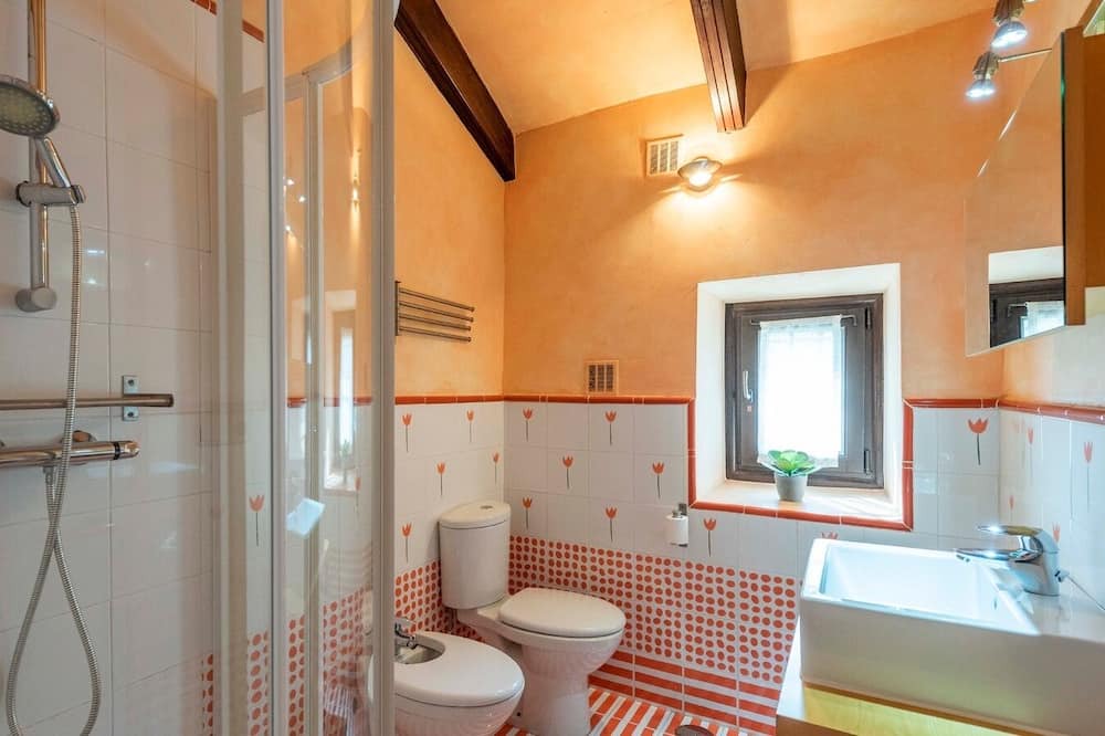 Photo of Bathroom in Benadalid
