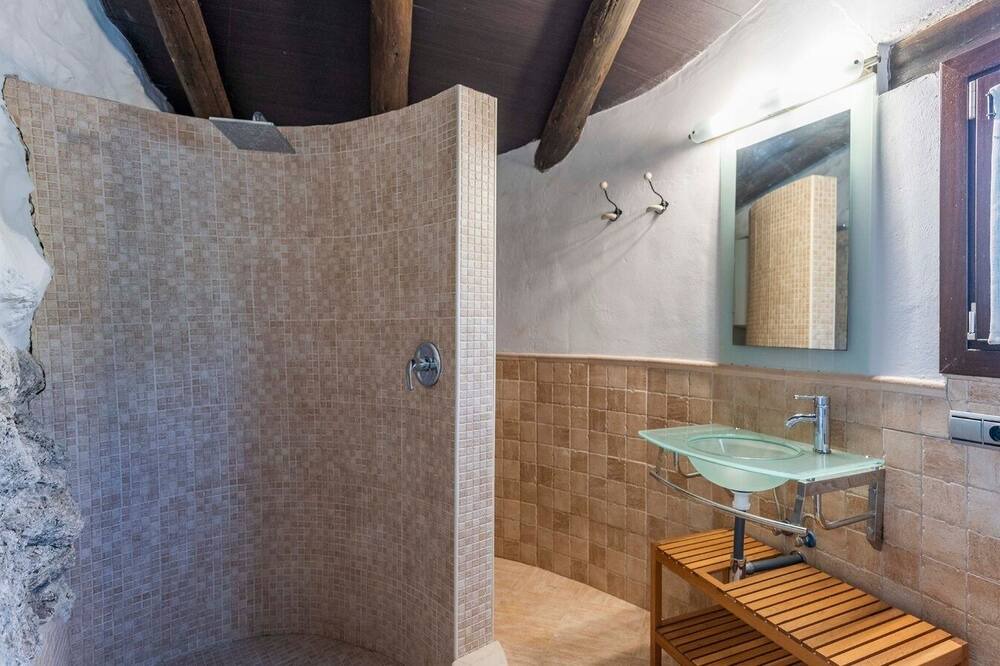 Photo of Bathroom in Benadalid