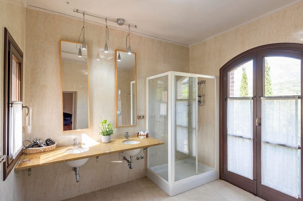 Photo of Bathroom in Benadalid