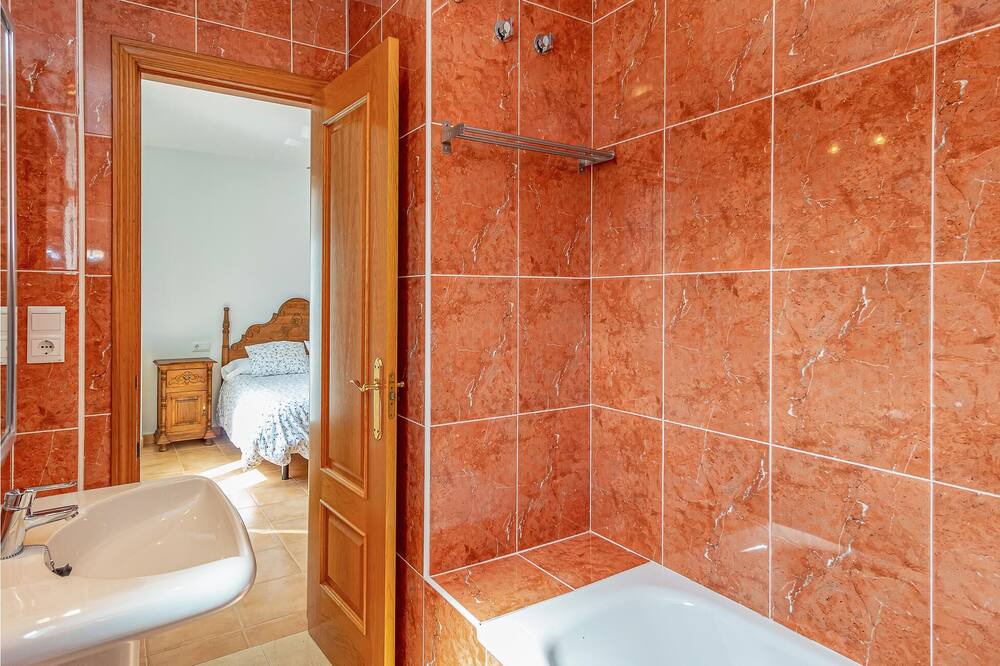 Photo of Bathroom in Benaojan