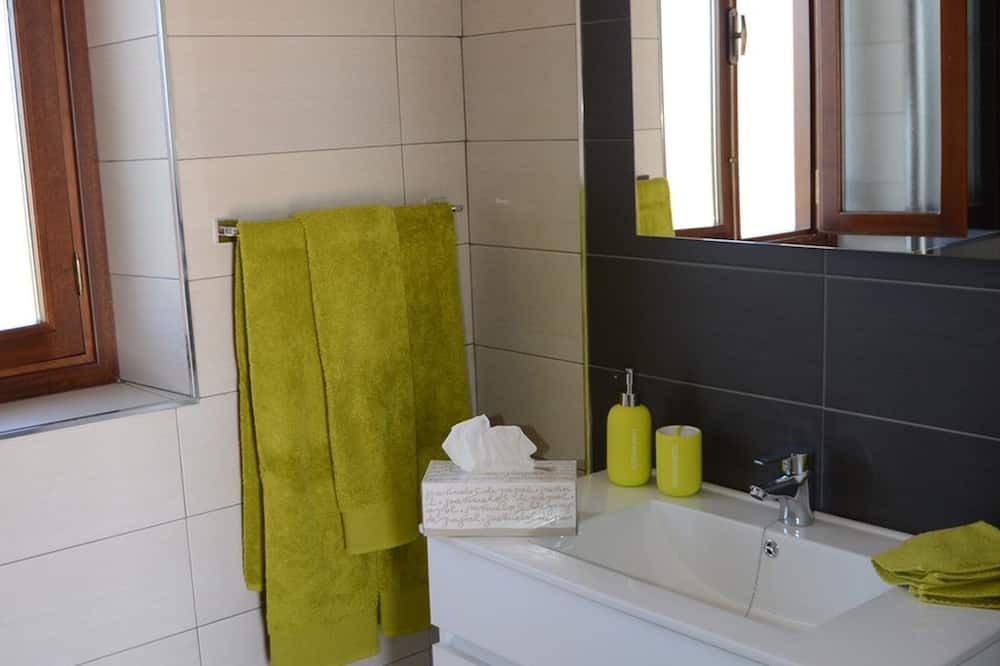 Photo of Bathroom in Montoro