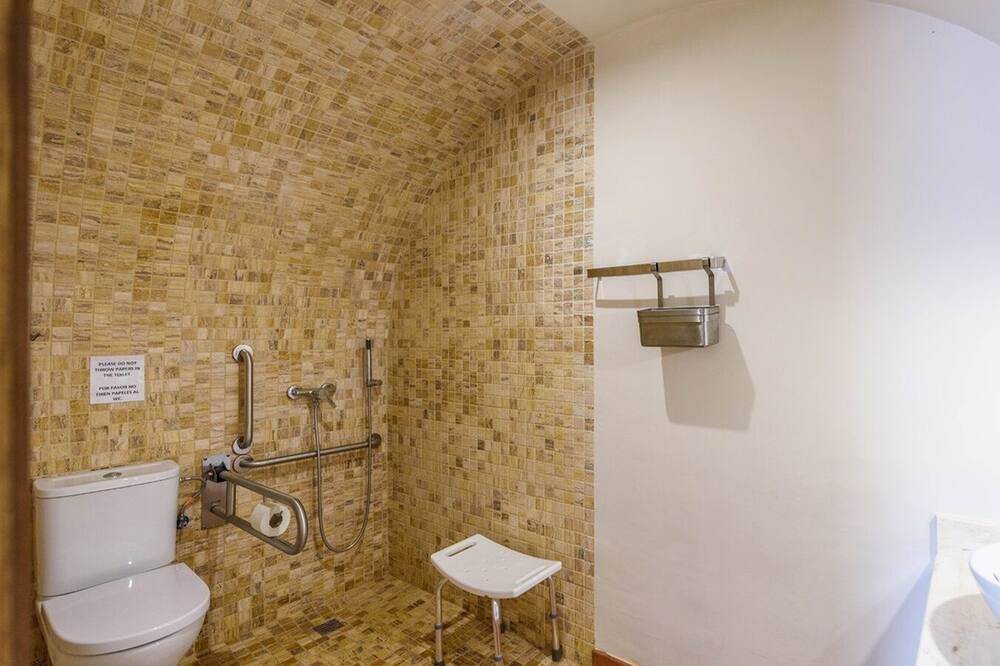 Photo of Bathroom in Santaella