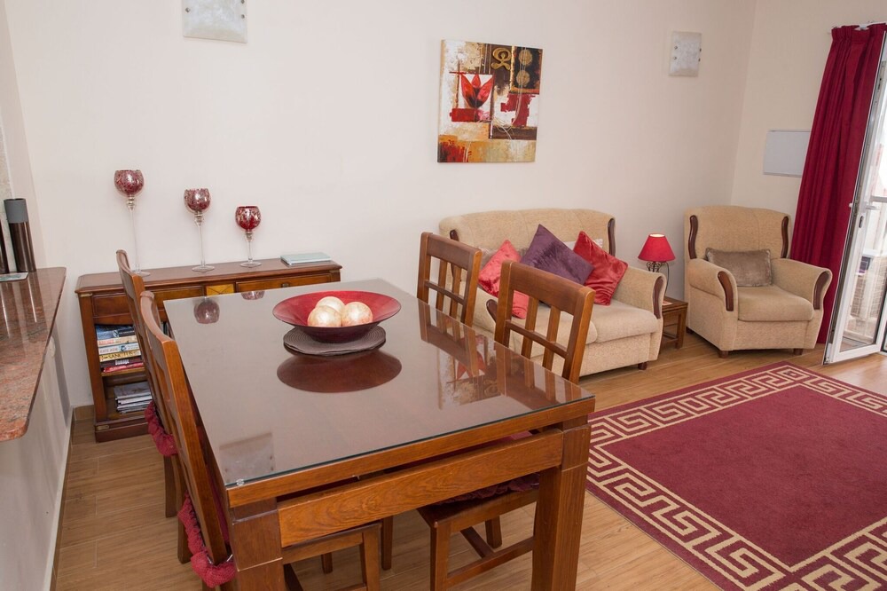 Photo of Livingroom in Vista de los Angeles-Rumina