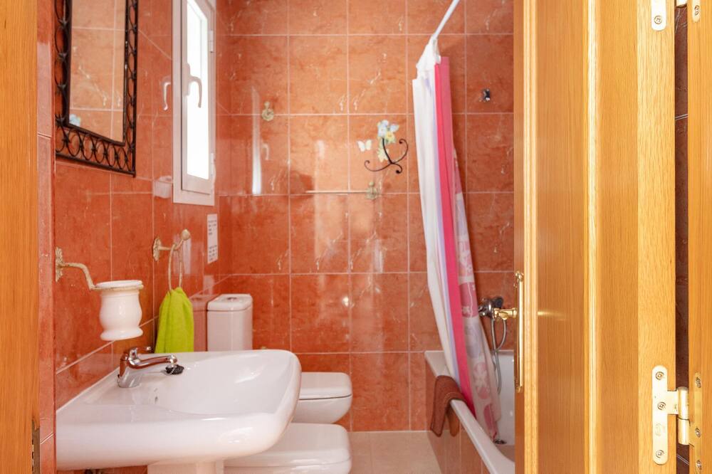 Photo of Bathroom in Benaojan