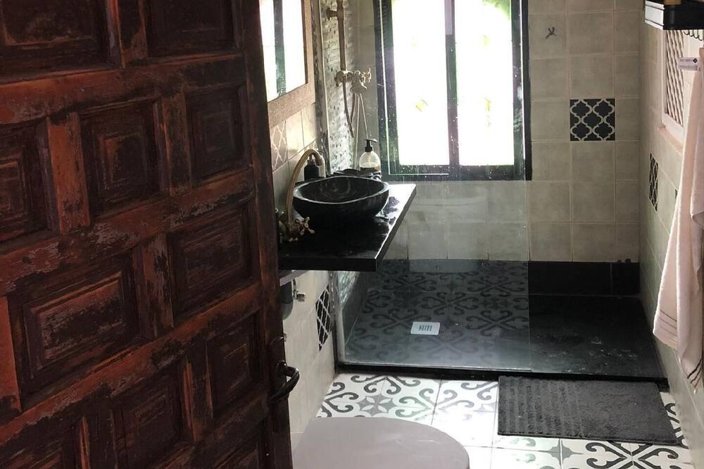 Photo of Bathroom in Gibralgalia