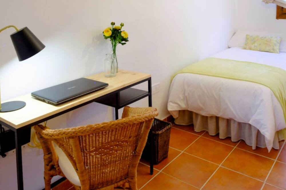 Photo of Bedroom in Alozaina