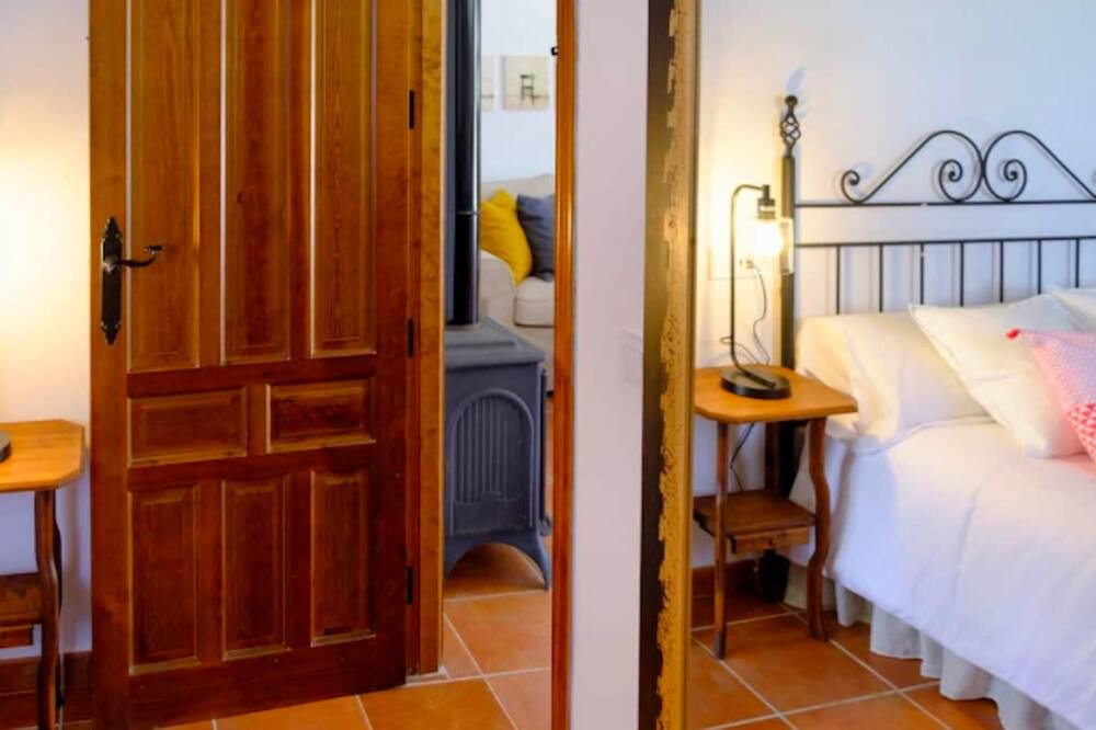 Photo of Bedroom in Alozaina