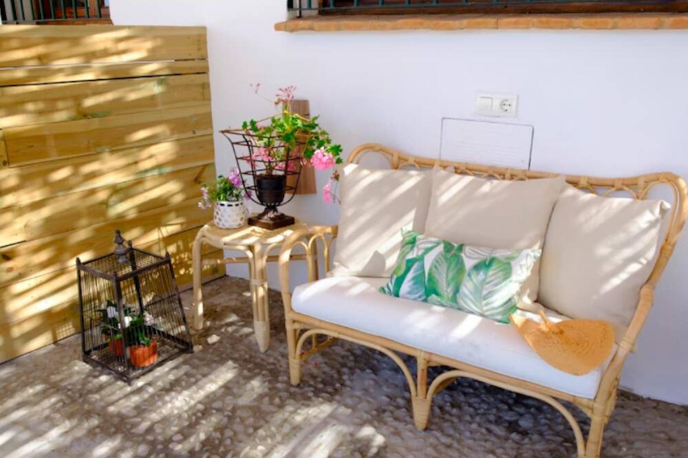 Photo of Patio Balcony in Alozaina
