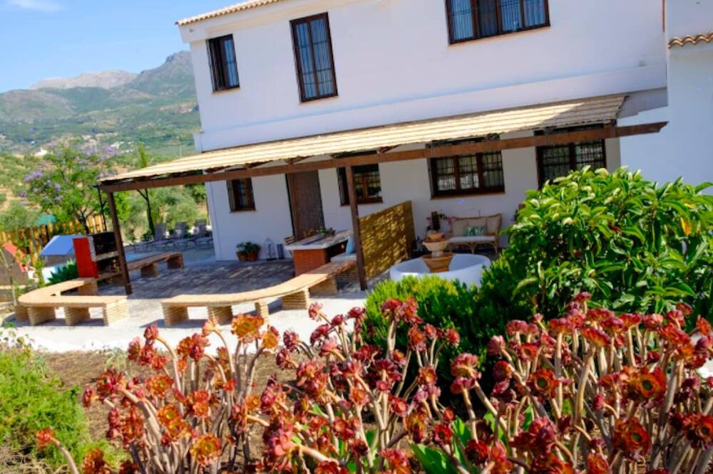 Photo of Outdoor in Alozaina