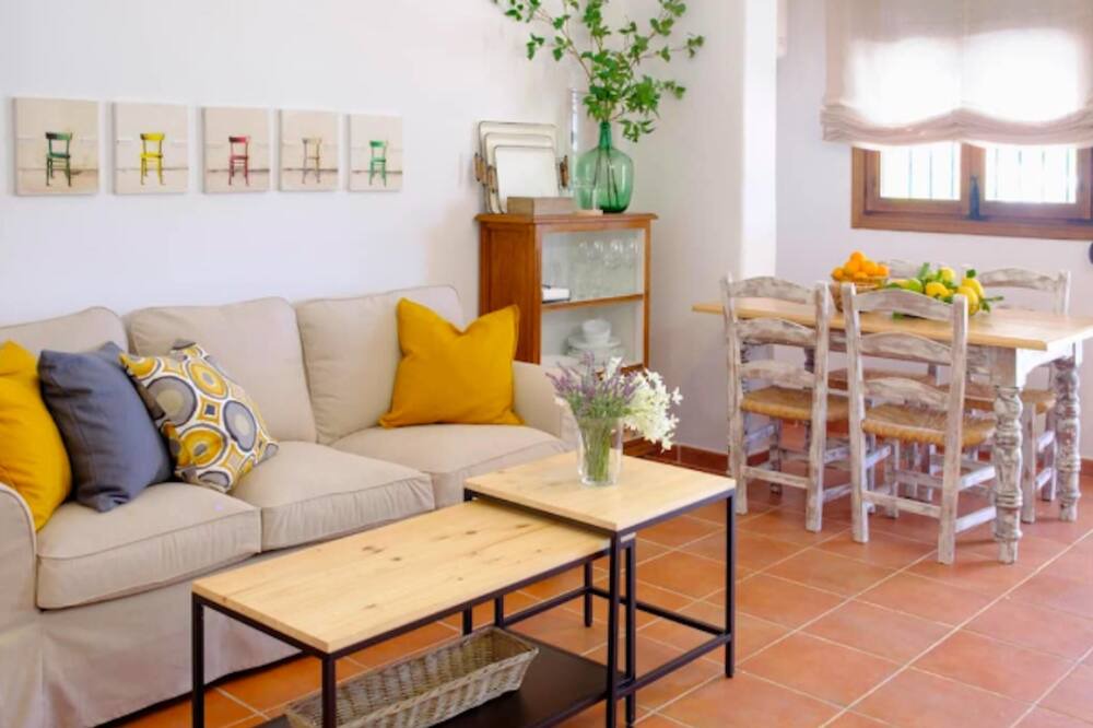Photo of Livingroom in Alozaina