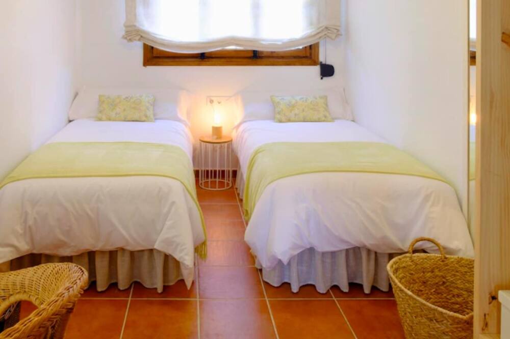 Photo of Bedroom in Alozaina