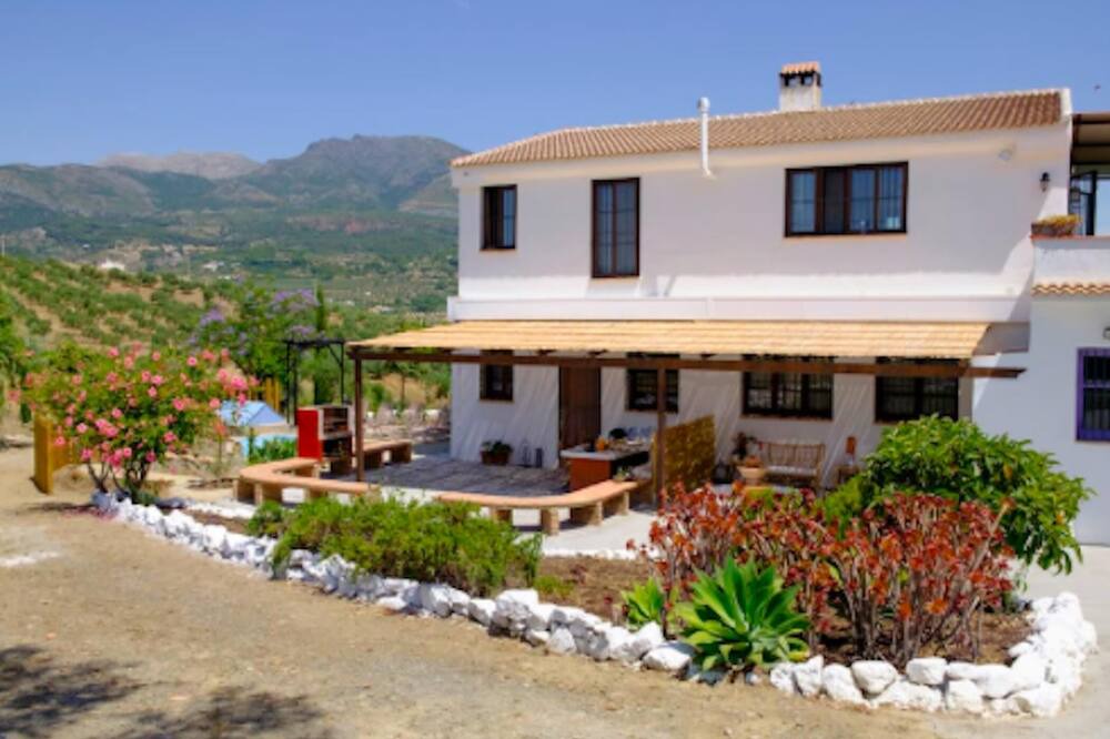 Photo of Outdoor in Alozaina
