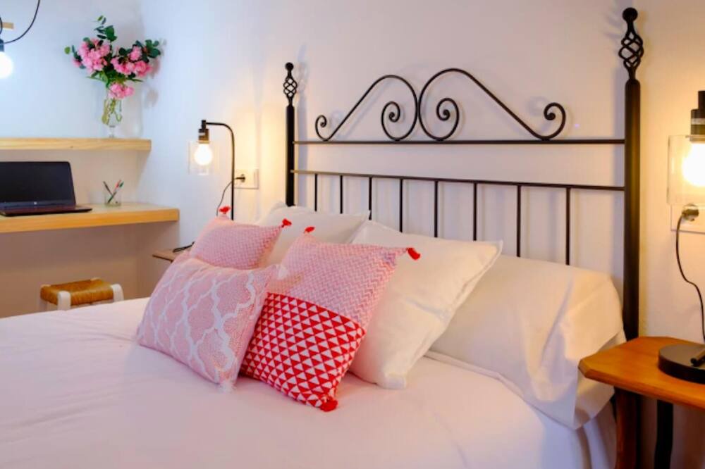 Photo of Bedroom in Alozaina