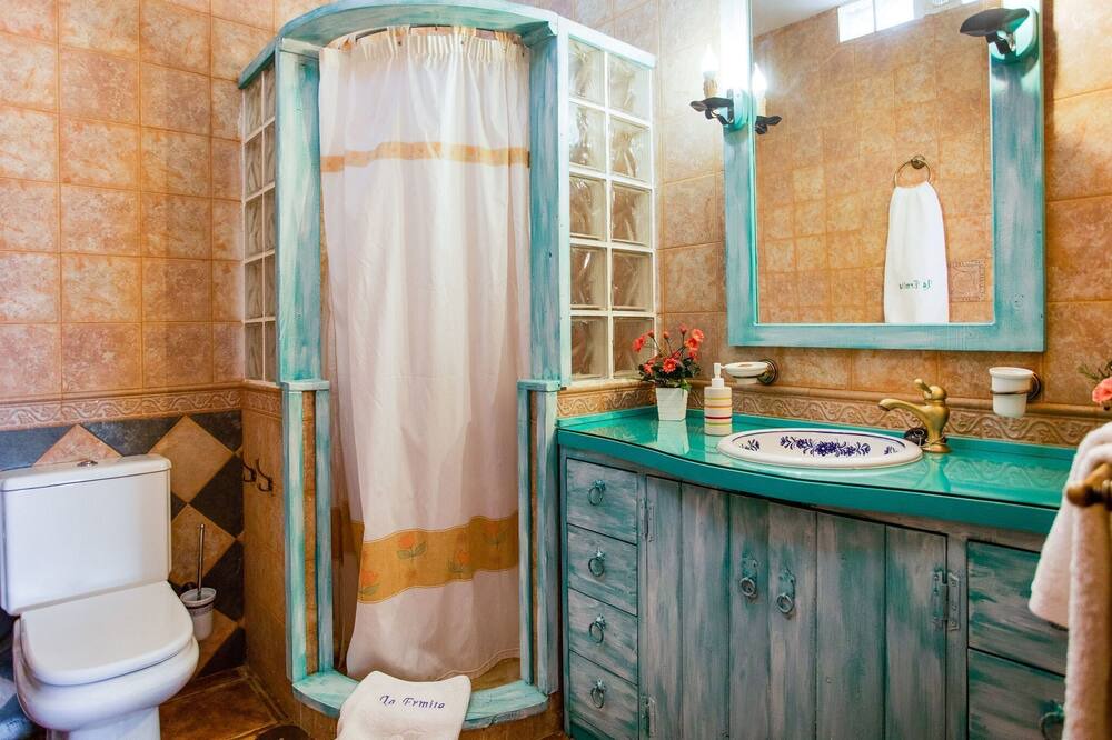 Photo of Bathroom in Zagrilla