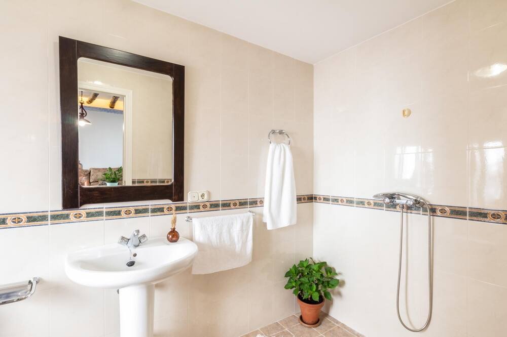 Photo of Bathroom in Niguelas