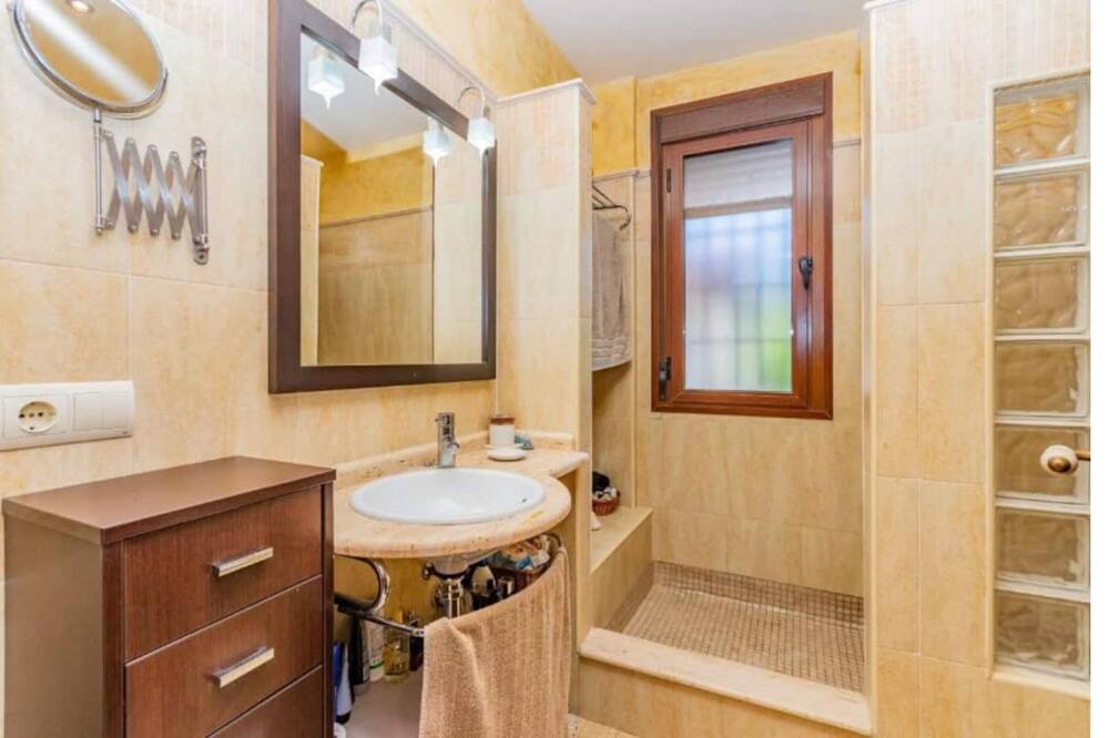 Photo of Bathroom in Campanillas