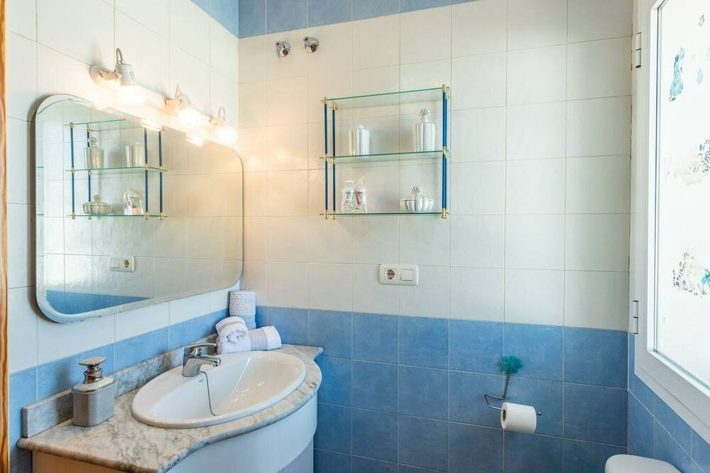 Photo of Bathroom in Benagalbon
