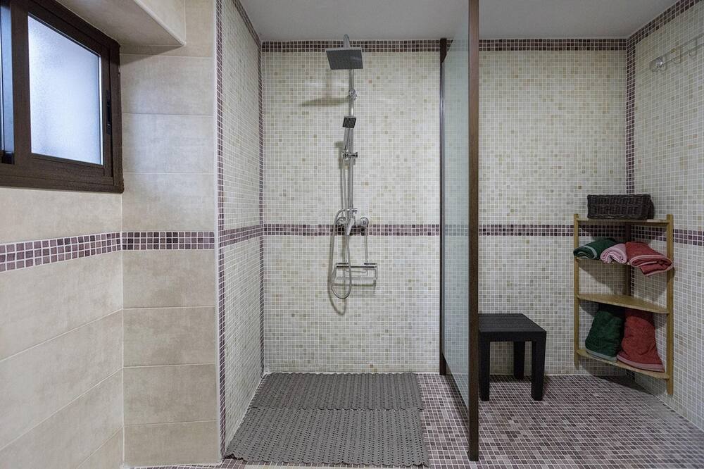 Photo of Bathroom in Mondron