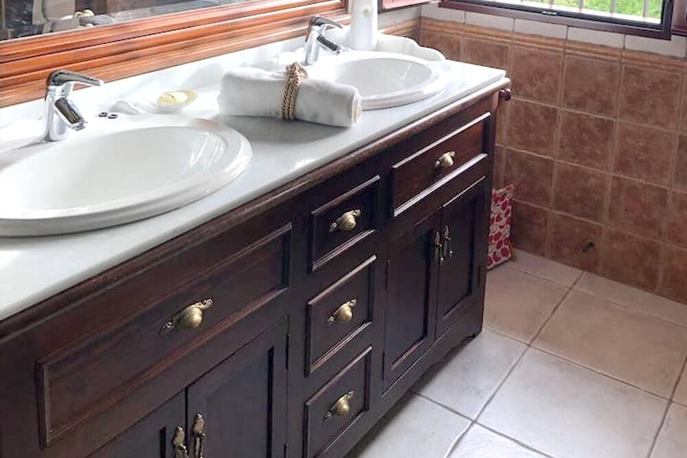 Photo of Bathroom in Villanueva del Rosario