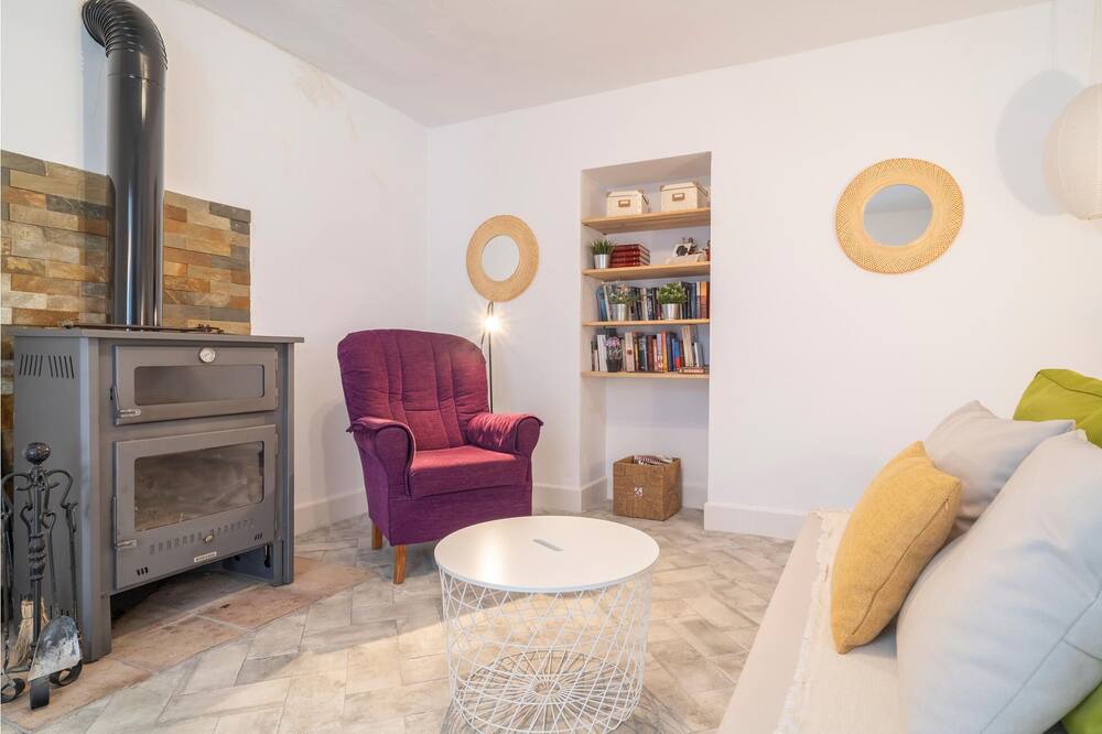 Photo of Bedroom in Alozaina