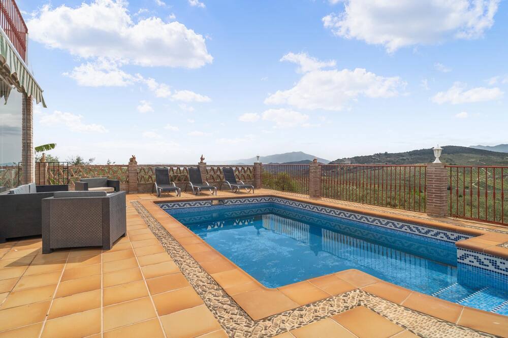 Photo of Outdoor in Alozaina