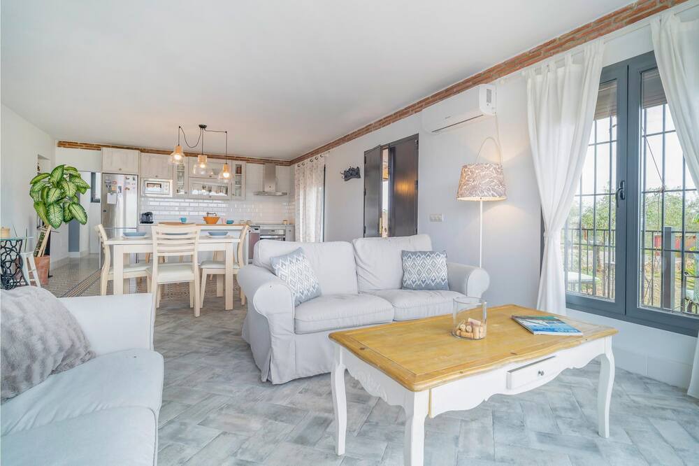 Photo of Bedroom in Alozaina